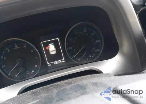 2018 Toyota Rav4 Le z USA, uszkodzony, nr VIN JTMBFREV5JJ733057